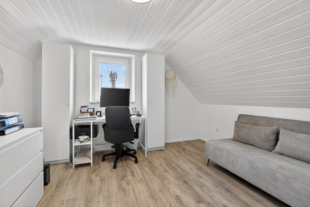 Büro /Schlafzimmer